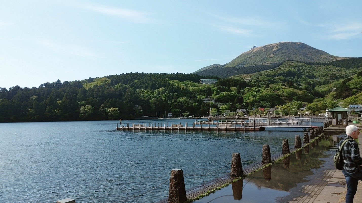 Motohakone Lakeshore