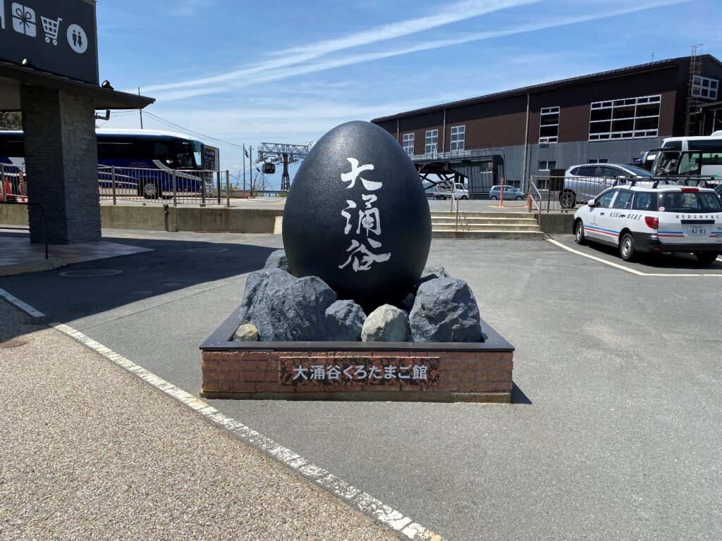 Black egg statue,