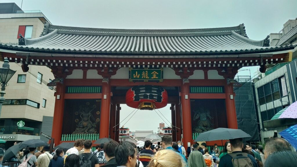 Kaminarimon, the first entrance leading to Sensoji Temple